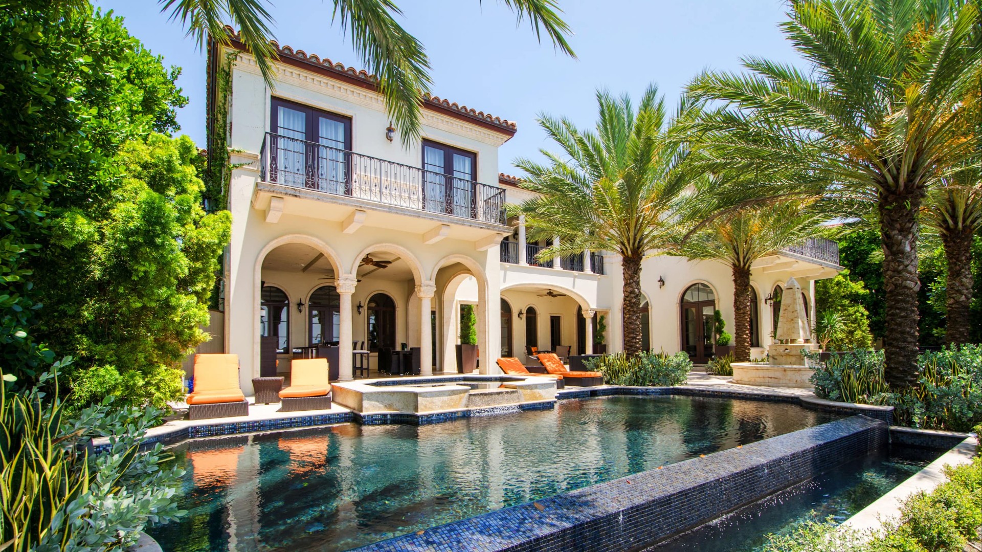 Mediterranean six bedroom pool villa in Miami Beach
